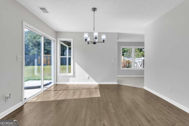 Building Photo - 250 Meadow View Dr