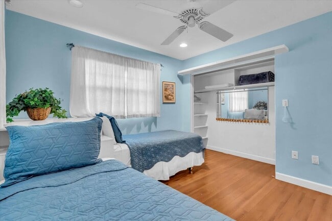 Building Photo - 2732 Valencia Dr