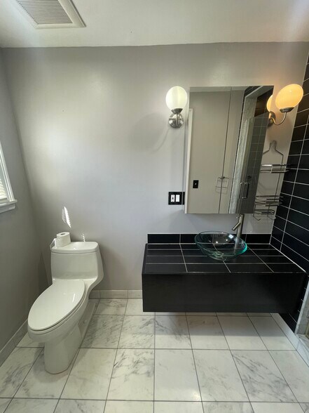 Building Photo - 99 Plain St