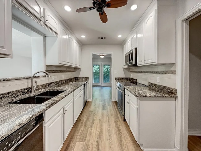 Building Photo - 917 Bower Dr