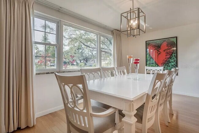 Building Photo - BEAUTIFUL Fully Fenced in Home For Rent in...