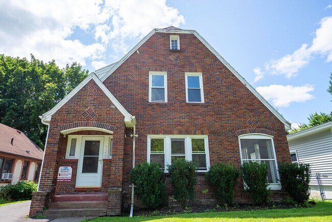 Building Photo - Charming Single Family Home In Residential...