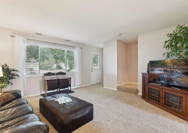 Building Photo - Charming & Spacious 3-Bedroom Home for Rent in Shakopee