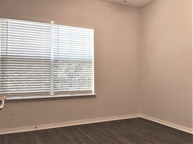 Building Photo - 12627 Lake Sawyer Dr