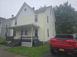 Building Photo - 84 Valley Ave