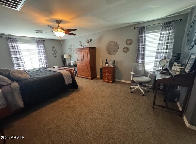 Building Photo - 40571 W Park Hill Dr