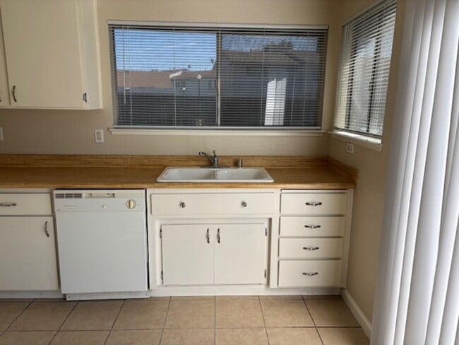 Building Photo - REDUCED!!!!