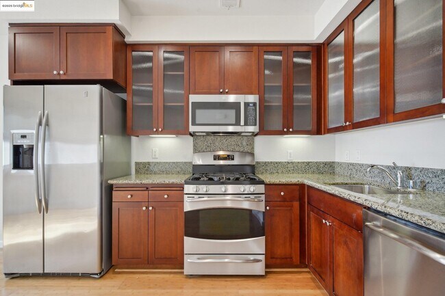 Building Photo - 6466 Hollis St