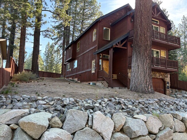 Building Photo - Large furnished mountain home
