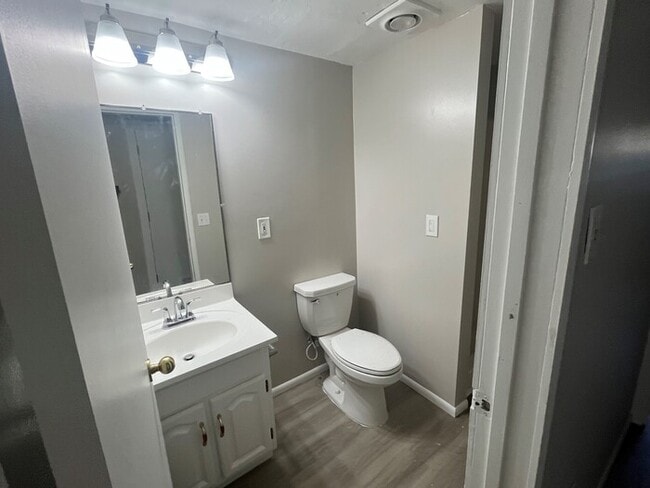 Building Photo - Remodeled 4 Bedroom Townhome!