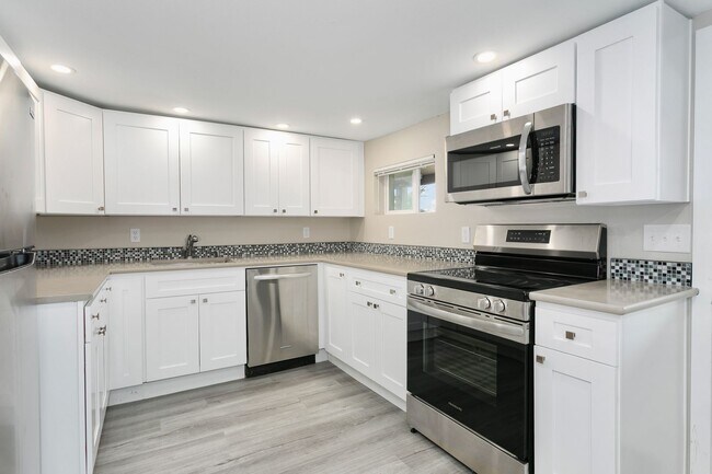 Primary Photo - 2 bd 1 bath Apartment-entire bottom floor
