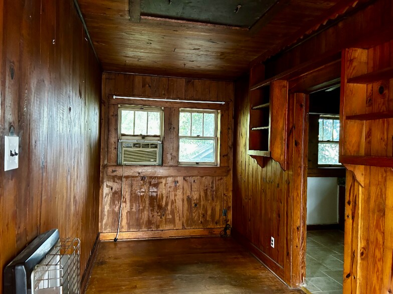 Building Photo - 308-310 S Bobcat Alley