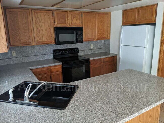 Building Photo - 819 N College Ave