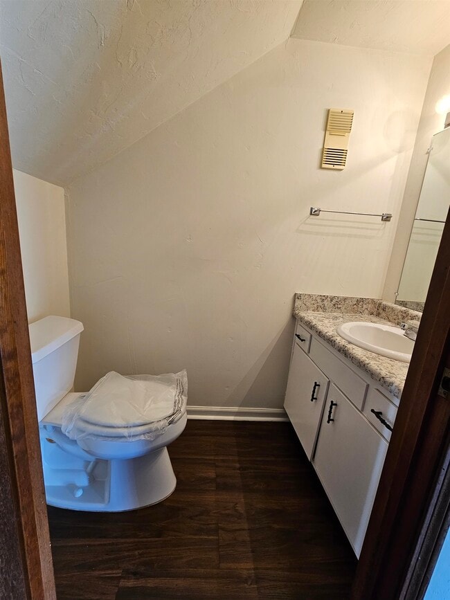 Building Photo - 196 Locke St