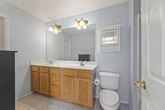 Building Photo - Beautiful 3-bedroom 2.5 bath Home in Bento...