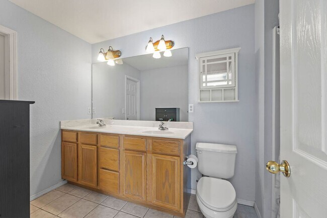 Building Photo - Spacious 3-Bedroom Home in Bentonville’s E...