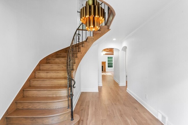 Building Photo - Elegant Fox Chapel 4-Bedroom, 3.5-Bath Home