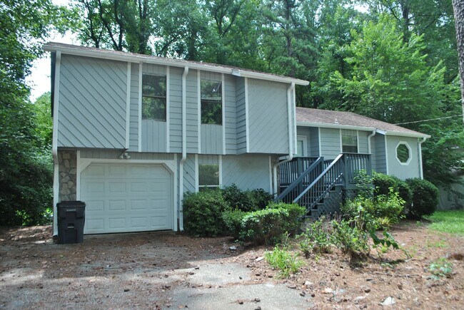 Primary Photo - Spacious 1-Acre Lot