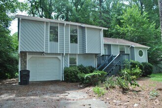 Building Photo - Spacious 1-Acre Lot