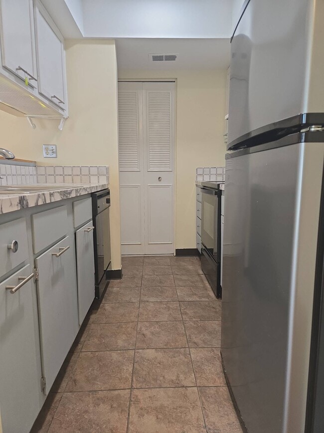 Building Photo - 8284 Sobax Dr