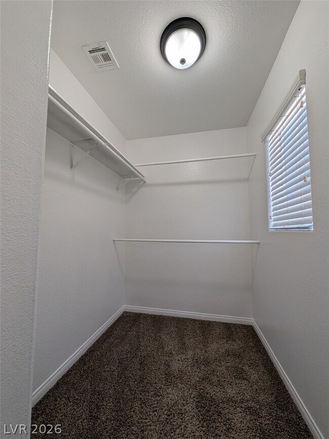 Building Photo - 134 E Cosmos Ct