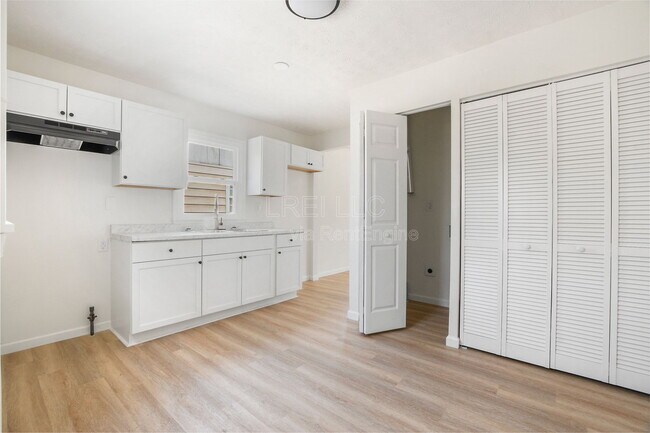 Building Photo - 320 N 36th St