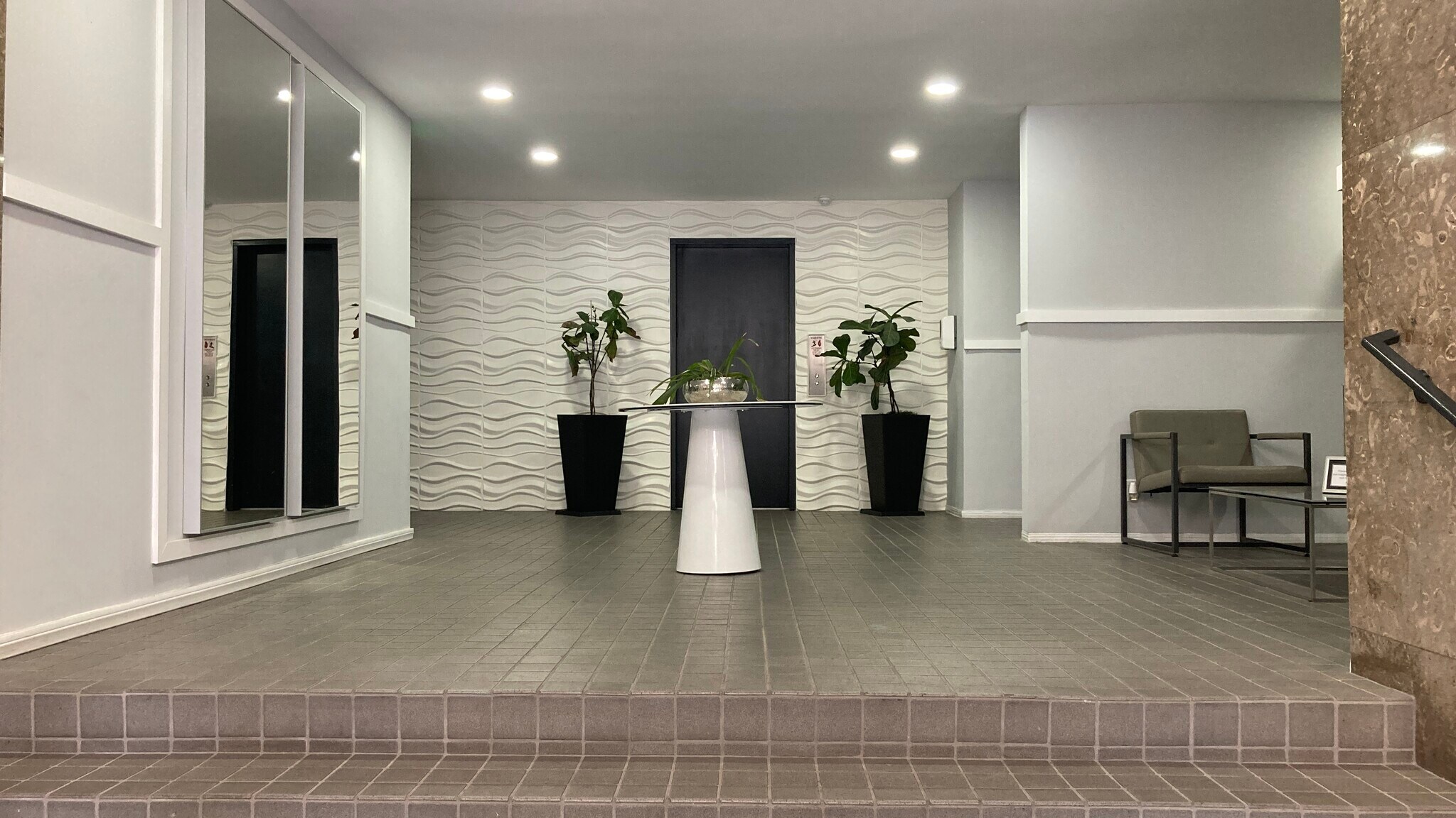 Entrance Interior - 1010 N Kings Rd