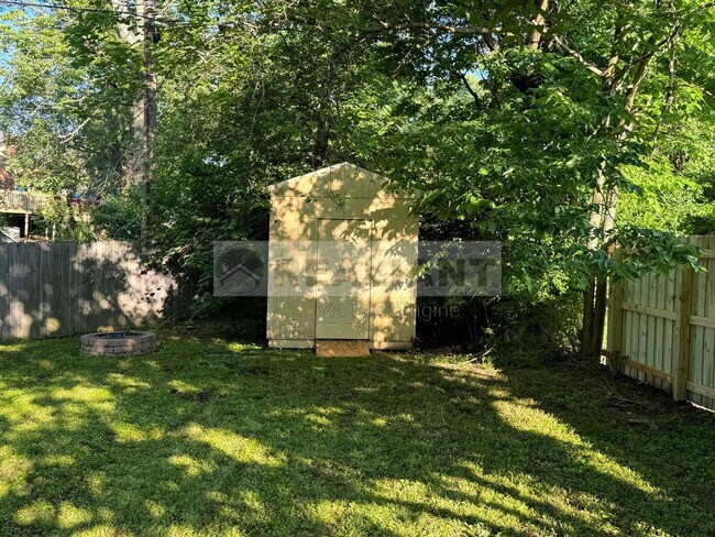Building Photo - 105 Aster Pl