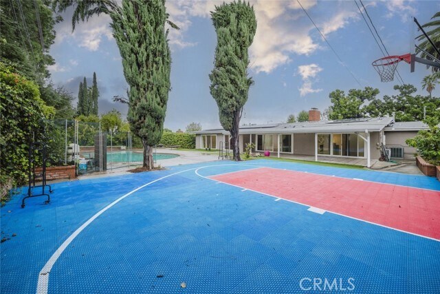 Building Photo - 5817 Lockhurst Dr