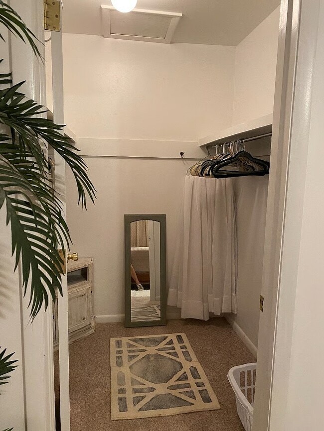 Building Photo - 2100 W Beach Dr