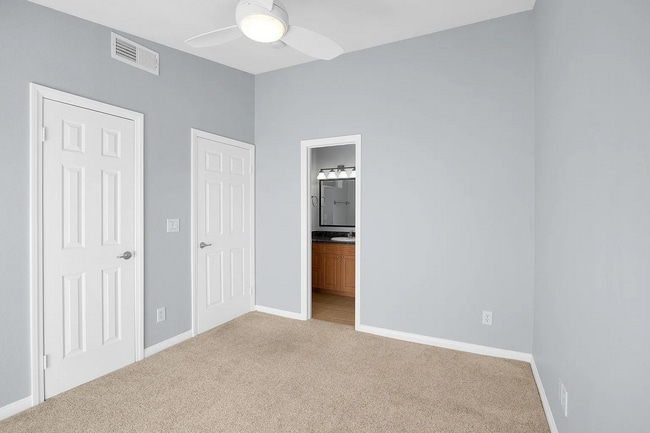 Building Photo - Unit 202