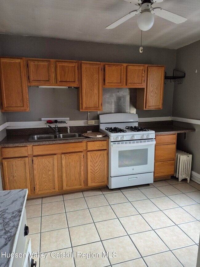 Building Photo - 128 Market St