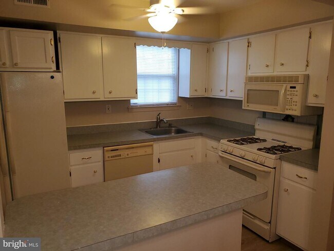 Building Photo - 4509 Rosemarie Dr