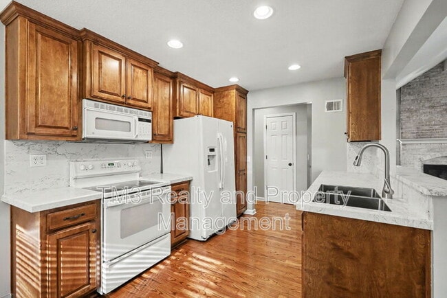 Building Photo - 15213 S Seminole Dr