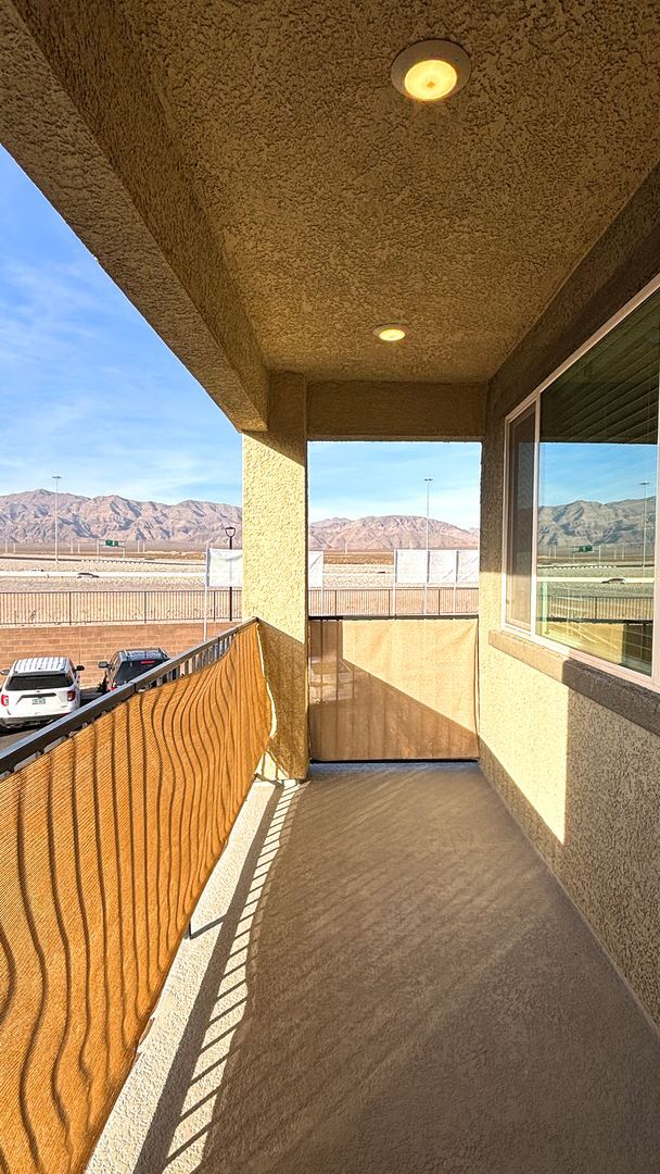 Building Photo - Wonderful 3 Bedroom townhouse with a 1 car garage - 3 levels located in North Las Vegas