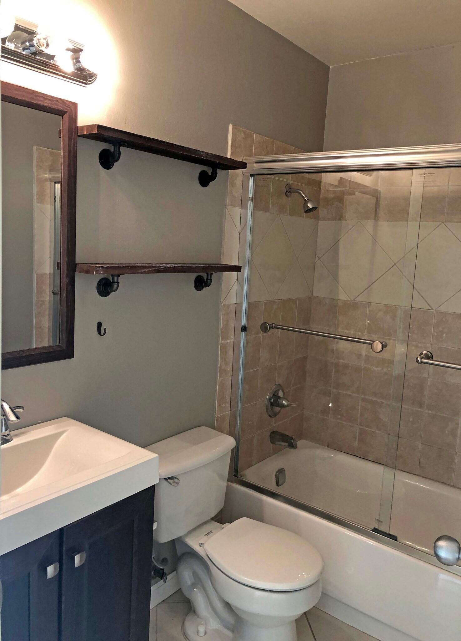 Building Photo - 767 Warring Dr