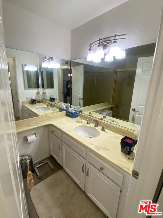 Building Photo - 121 S Hope St