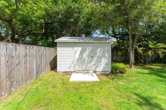 Building Photo - 9121 Ridgeland Dr