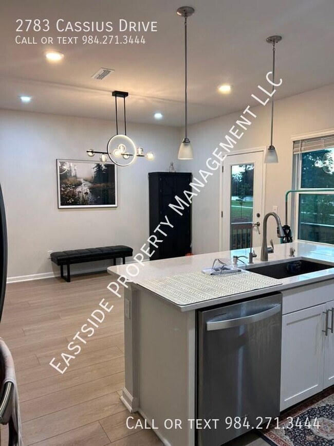 Building Photo - 2783 Cassius Dr