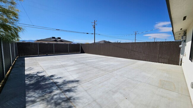 Building Photo - PLACE-NLO8655