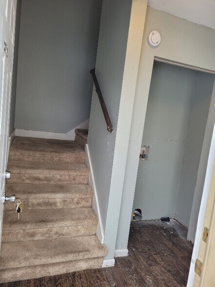 Building Photo - 1010 N Pine St