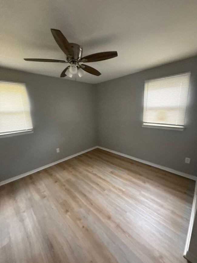 Building Photo - 3 Bedroom Home in Dearborn