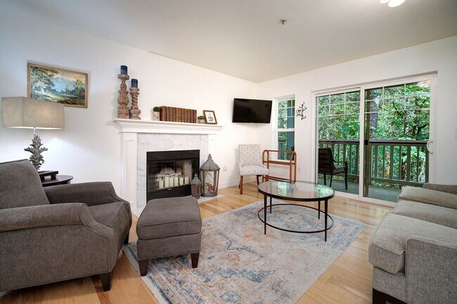 Building Photo - 3Bd/2Ba Issaquah Condo