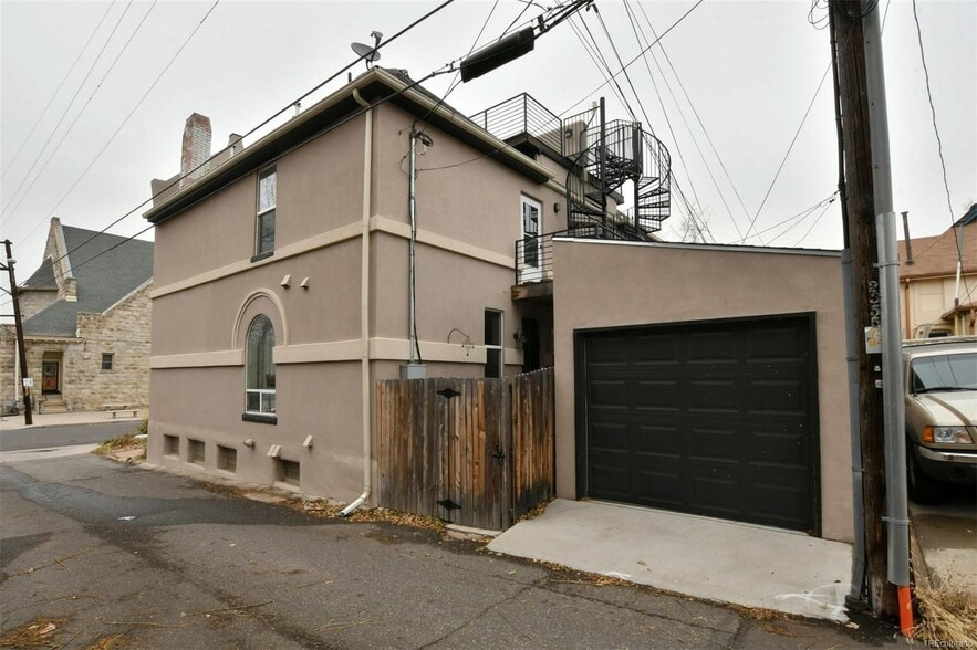 Building Photo - 920 E 24th Ave