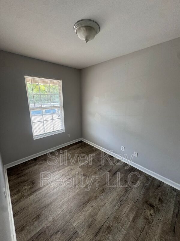 Building Photo - 268 Willow Creek Drive