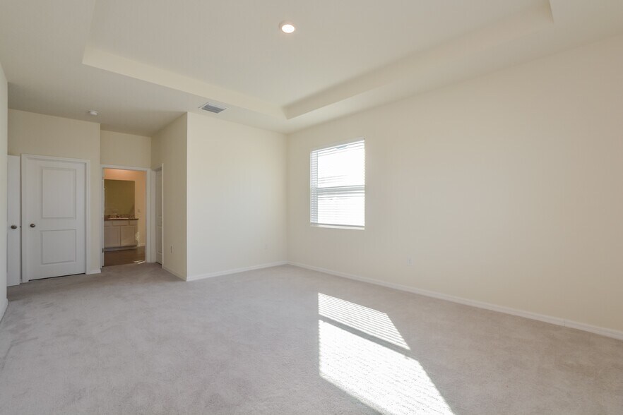 Building Photo - 5877 SW 82nd Ln