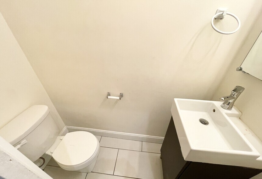 Building Photo - 98 L St