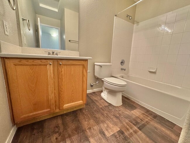 Building Photo - STUNNING 2 BEDROOM / 2 FULL BATH CONDO UNI...