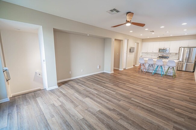 Building Photo - Unique 4-Bedroom, 3-story Live/Work Townhouse in the lushly landscaped Villa Metro Community!