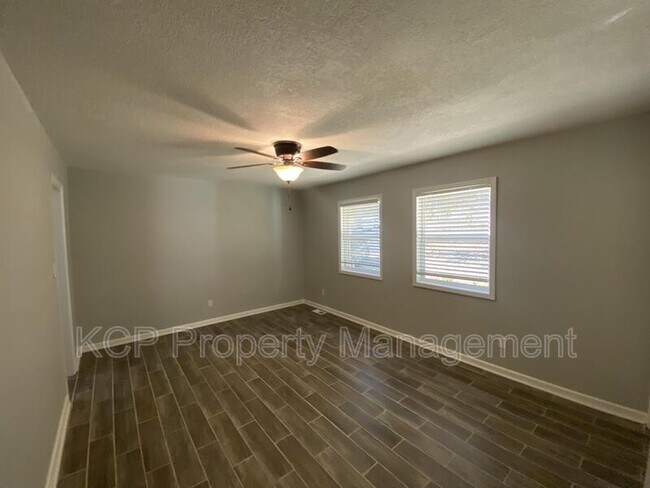 Building Photo - 2809 S 59th St